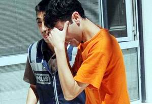 Haber | İşşiz kaldı; GAY arkadaşlarını 30 TL`den İNTERNETTE PAZARLADI 